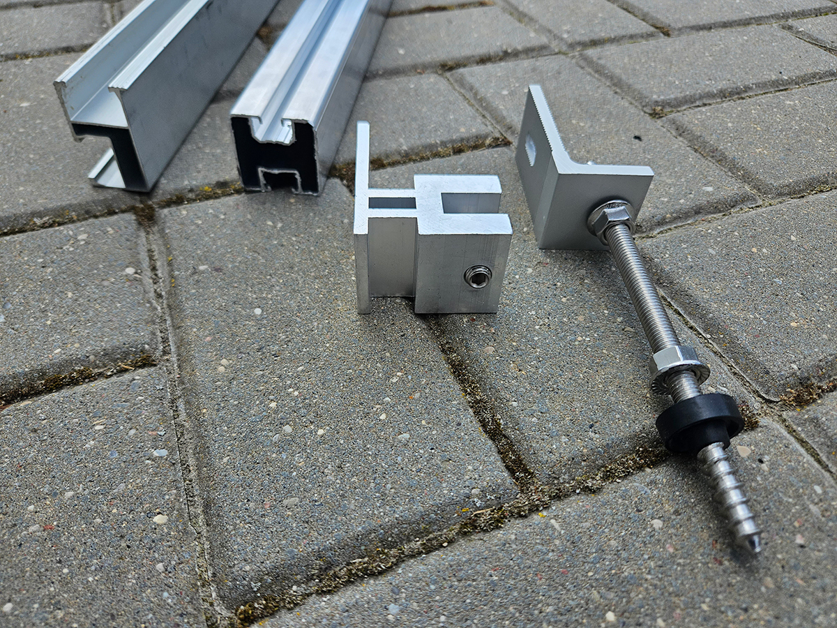 Sailės elektrinės tvirtinimas į stogą