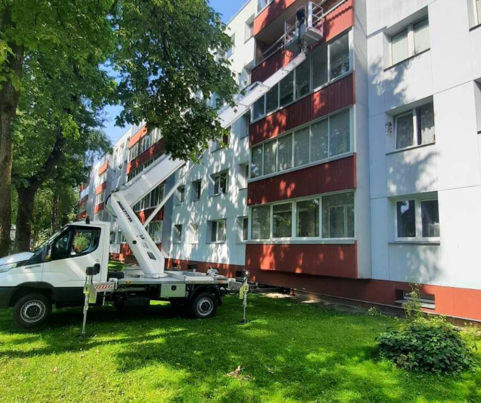 Balkonų stiklinimo sistemos Vilniuje